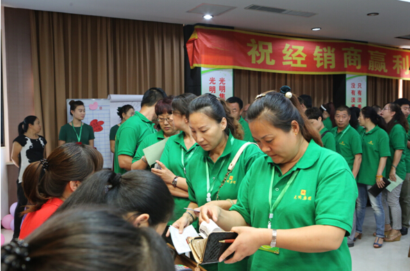 热烈庆祝“光明家具”订货会圆满成功